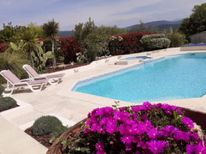 Gîte provençal indépendant avec piscine chauffée : LE SUY BIEN